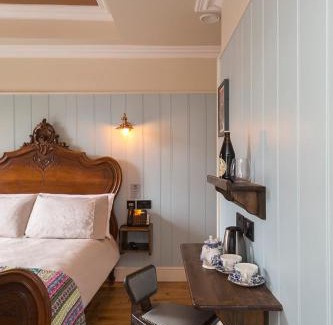 City Centre Dublin Hotel | McGettigan's Townhouse - Olives & Figs Bistro