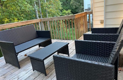 Kennesaw House | McGuire - Spacious 4-Bedroom House in Kennesaw