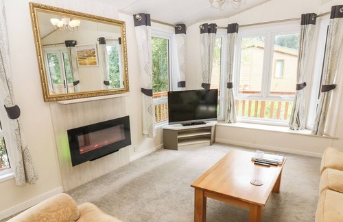 Broadwoodkelly Cabin | MCINTOSH LODGE, pet friendly, with a garden in Winkleigh