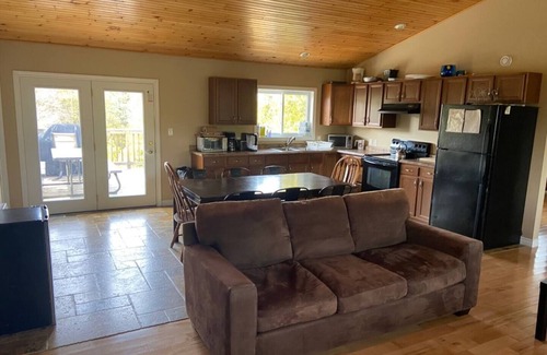 Miller Lake Cabin | McIvor Getaway Cottage - Pet-Friendly Retreat Near Lake Huron – Budget-Friendly!