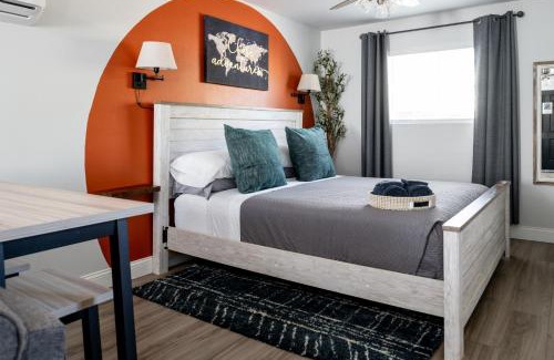 Johnson City House | McKamy Cottage at Wrenwood Ranch, King Bed