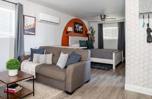Johnson City House | McKamy Cottage at Wrenwood Ranch, King Bed