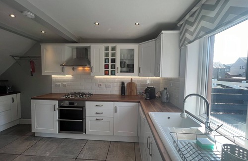 Stirling Cottage | MCLAREN HOUSE, pet friendly, with a garden in Stirling
