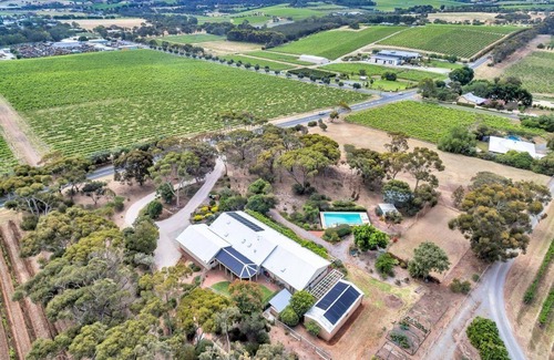 McLaren Vale House | McLaren Vale, Las Vinas Holiday Home on 4 acres
