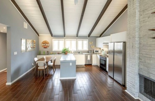 Prairie Village House | MCM inspired Cozy and Quiet 3 BR in Prairie Village - Pet Friendly