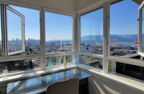 Grandview-Woodland Apartment | MCM Sky Port