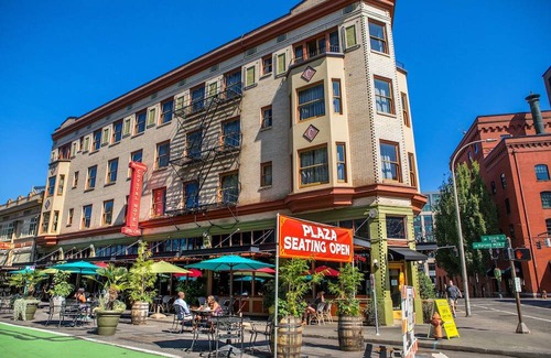 Downtown Portland Hotel | McMenamins Crystal Hotel