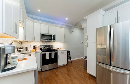 Friendly House | MD/DC/VA Hideaway - Oasis/Jacuzzi w/4-bedroom/3-Bath in Fort Washington