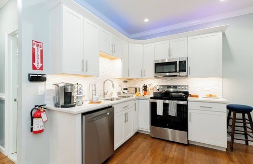 Friendly House | MD/DC/VA Hideaway - Oasis/Jacuzzi w/4-bedroom/3-Bath in Fort Washington