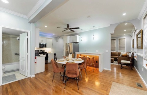 Friendly House | MD/DC/VA Hideaway - Oasis/Jacuzzi w/4-bedroom/3-Bath in Fort Washington