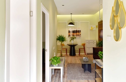 Huaihai Road Commercial Area Apartment | Me too