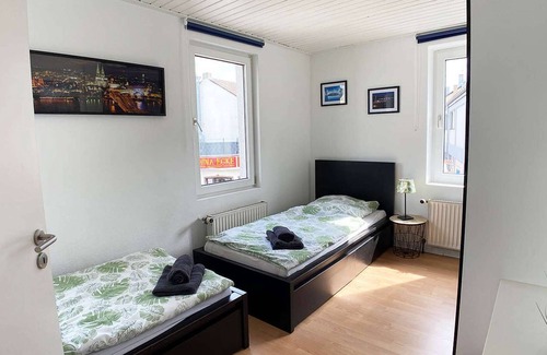 Mechernich Apartment | ME14 cozy 3 BR + Livingroom * Smart TV * Wifi * fully equipped kitchen
