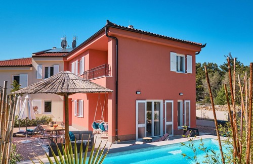 Miholascica Villa | MEACres Sun -secluded pool villa 150 meters from beach