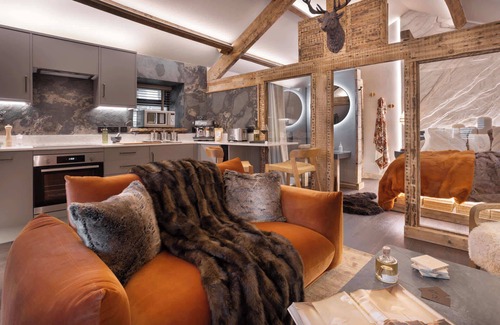 Lindale House | Mead Cottage Summary: