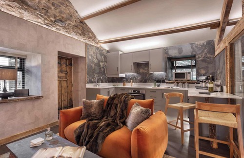 Lindale House | Mead Cottage Summary: