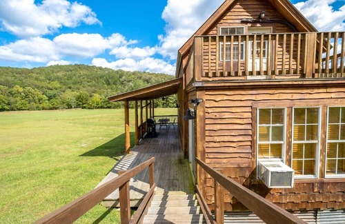 Newnata Cabin | Meadow Cabin on Sylamore Creek