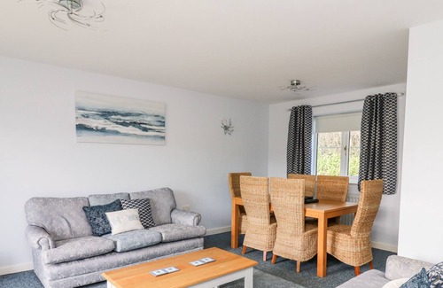 Llanfihangel Tal-y-llyn Cottage | MEADOW COTTAGE, family friendly, with a garden in Bronllys