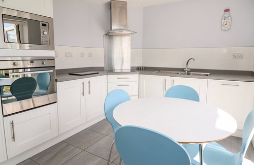 Llanfihangel Tal-y-llyn Cottage | MEADOW COTTAGE, family friendly, with a garden in Bronllys