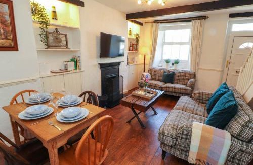 Staveley House | Meadow Cottage
