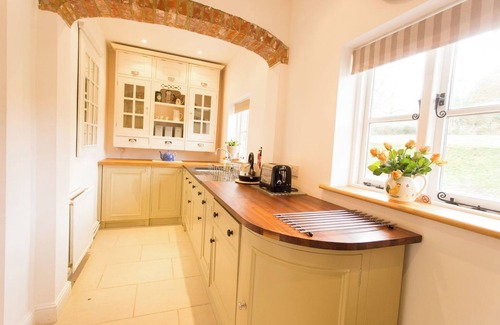 Petham Cottage | Meadow Cottage is a delightful, secluded 4 bedroom, detached period cottage.