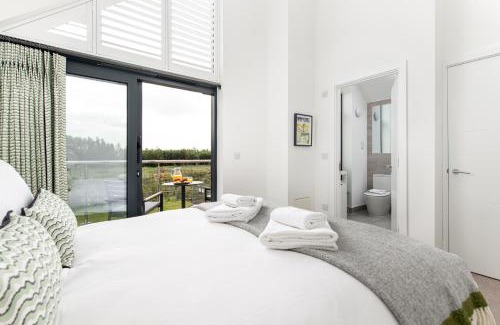 Holworth House | Meadow Hare SV06 Silverlake Dorset