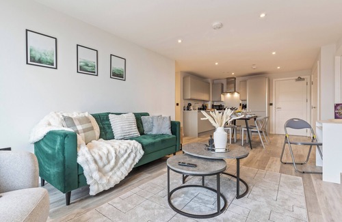 Bordesley Apartment | Meadow Haven 2 Bed 2 Bath, On-street Park, Netflix