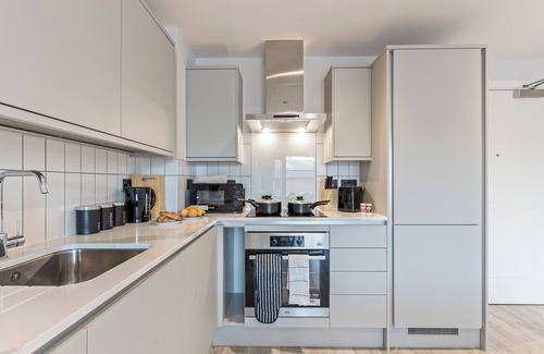 Bordesley Apartment | Meadow Haven 2 Bed 2 Bath, On-street Park, Netflix