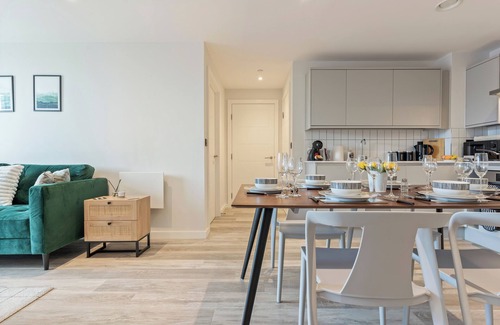 Bordesley Apartment | Meadow Haven 2 Bed 2 Bath, On-street Park, Netflix