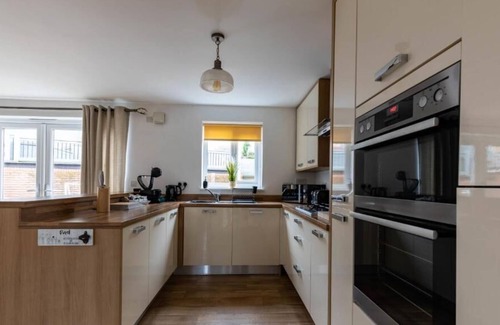Coed-Y-Paen House | Meadow House by Tŷ SA