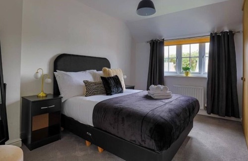 Coed-Y-Paen House | Meadow House by Tŷ SA