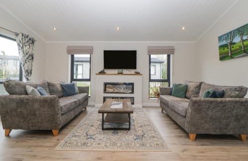 Lifton House | Meadow Lodge