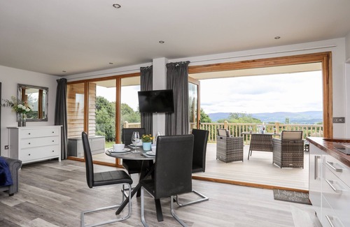 Corwen Cottage | MEADOW LODGE, pet friendly, country holiday cottage in Corwen