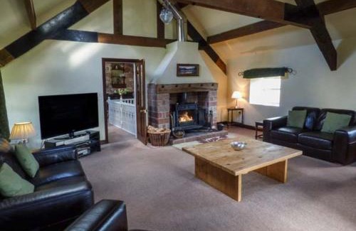 Ipstones House | Meadow Place