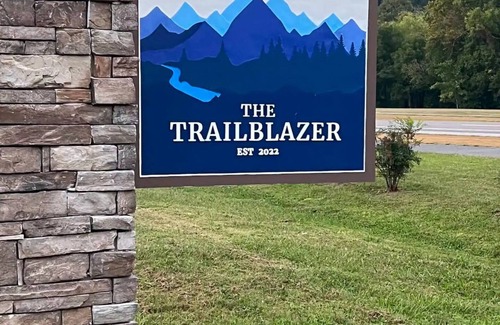 Townsend Apartment | Meadow Room at The Trailblazer Unit 2