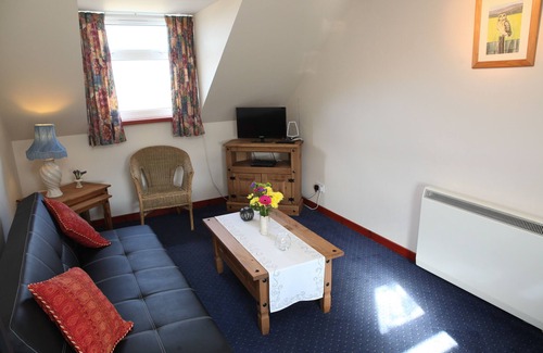 Stromness Apartment | Meadow View - A Two Bed Ensuite Apartment Next to a UNESCO World Heritage Site