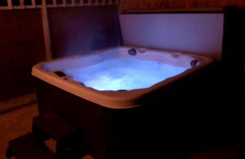 Marchwiel House | Meadow View - Hot Tub! An escape to the country.
