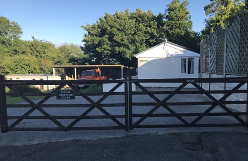 Kilgetty Ski Chalet | Meadow View Lodge in the heart of Pembrokeshire