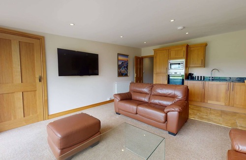 Witney Apartment | Meadow View | Witney Holiday Let | 1 Bed & Sleeps 2