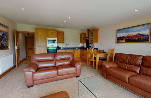Witney Apartment | Meadow View | Witney Holiday Let | 1 Bed & Sleeps 2