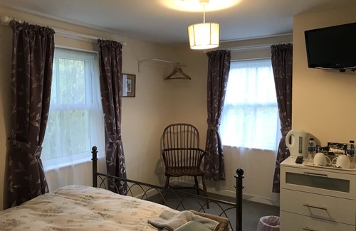 Corsham Bed & Breakfast | Meadowbrook Cottage B&B