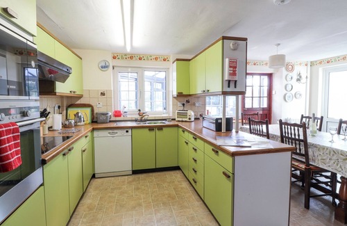 Dinas Cross Cottage | MEADOWLANDS, family friendly, with open fire in Dinas Cross