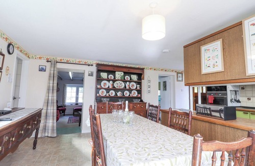 Dinas Cross Cottage | MEADOWLANDS, family friendly, with open fire in Dinas Cross