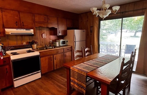 Maggie Valley Hotel | Meadowlark Motel with Restaurant & Bar