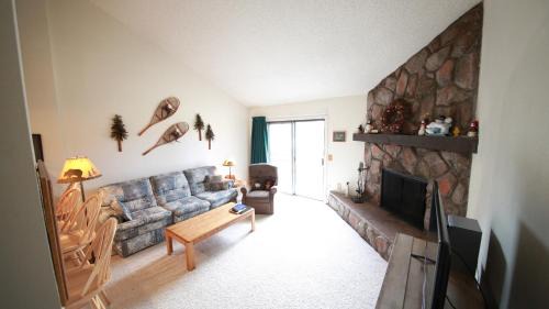 Fraser Apartment | MeadowRidge 13-04
