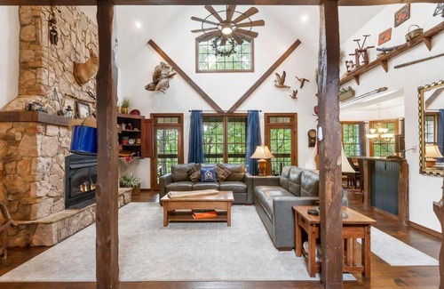 Blue Eye Cabin | Meadows Edge Lodge with GameRoom