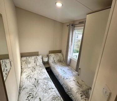 Tattershall House | Meadows Luxury Hot Tub Breaks @ Tattershall