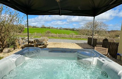 Saundersfoot House | Meadowsweet Cottage Jacuzzi Edition