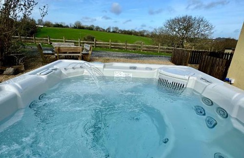 Saundersfoot House | Meadowsweet Cottage Jacuzzi Edition