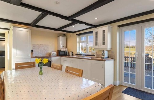 Saundersfoot House | Meadowsweet Cottage Jacuzzi Edition