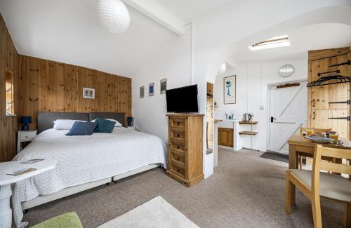 Bridport House | Meads Cabin